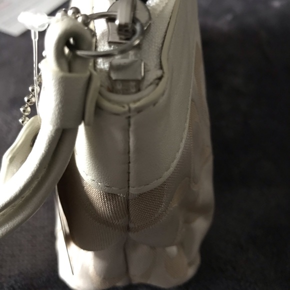 New Coach signature canvas and leather small bag - Picture 5 of 12